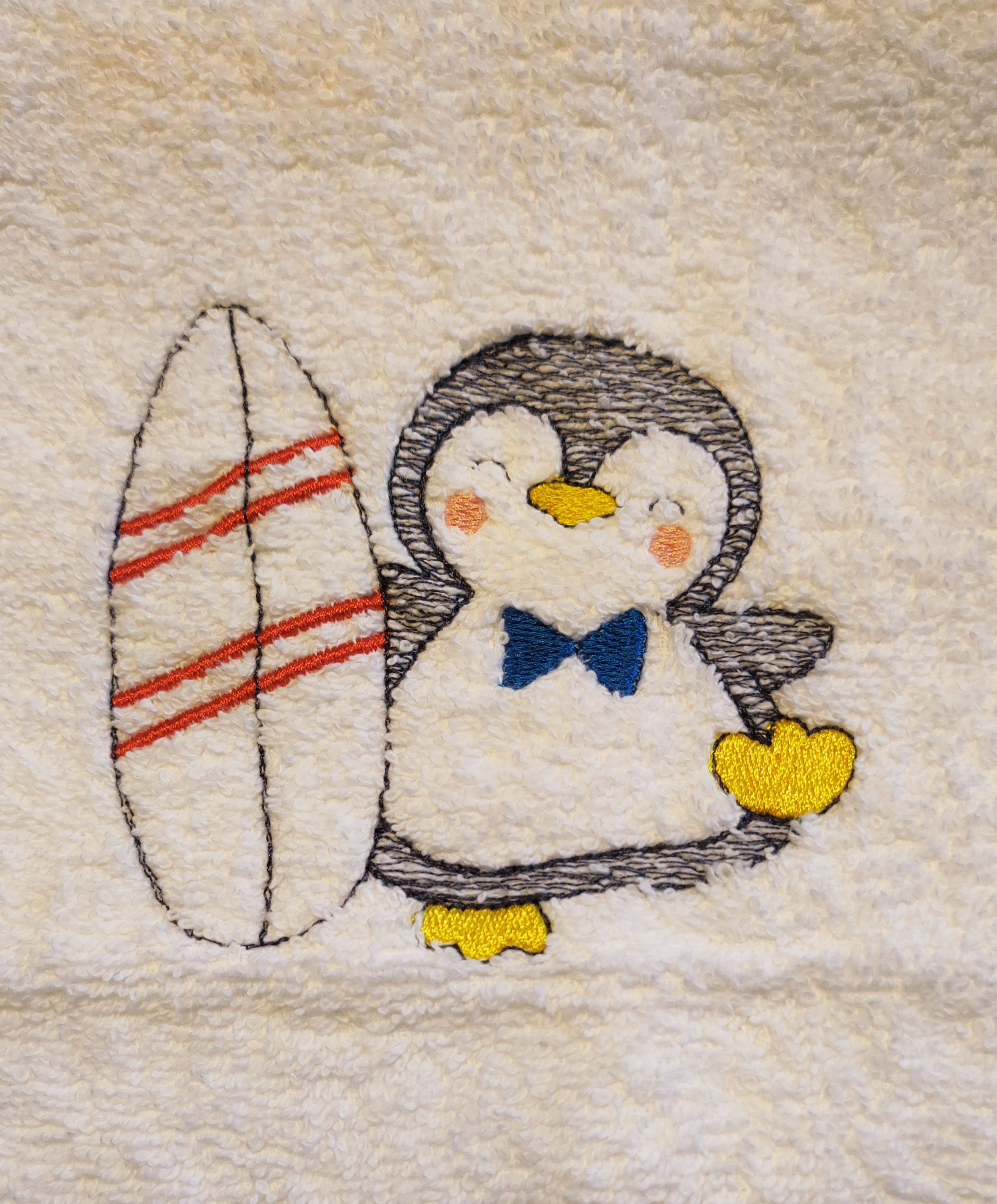 besticktes Gästehandtuch , Sommer, Pinguin mit Surfbrett