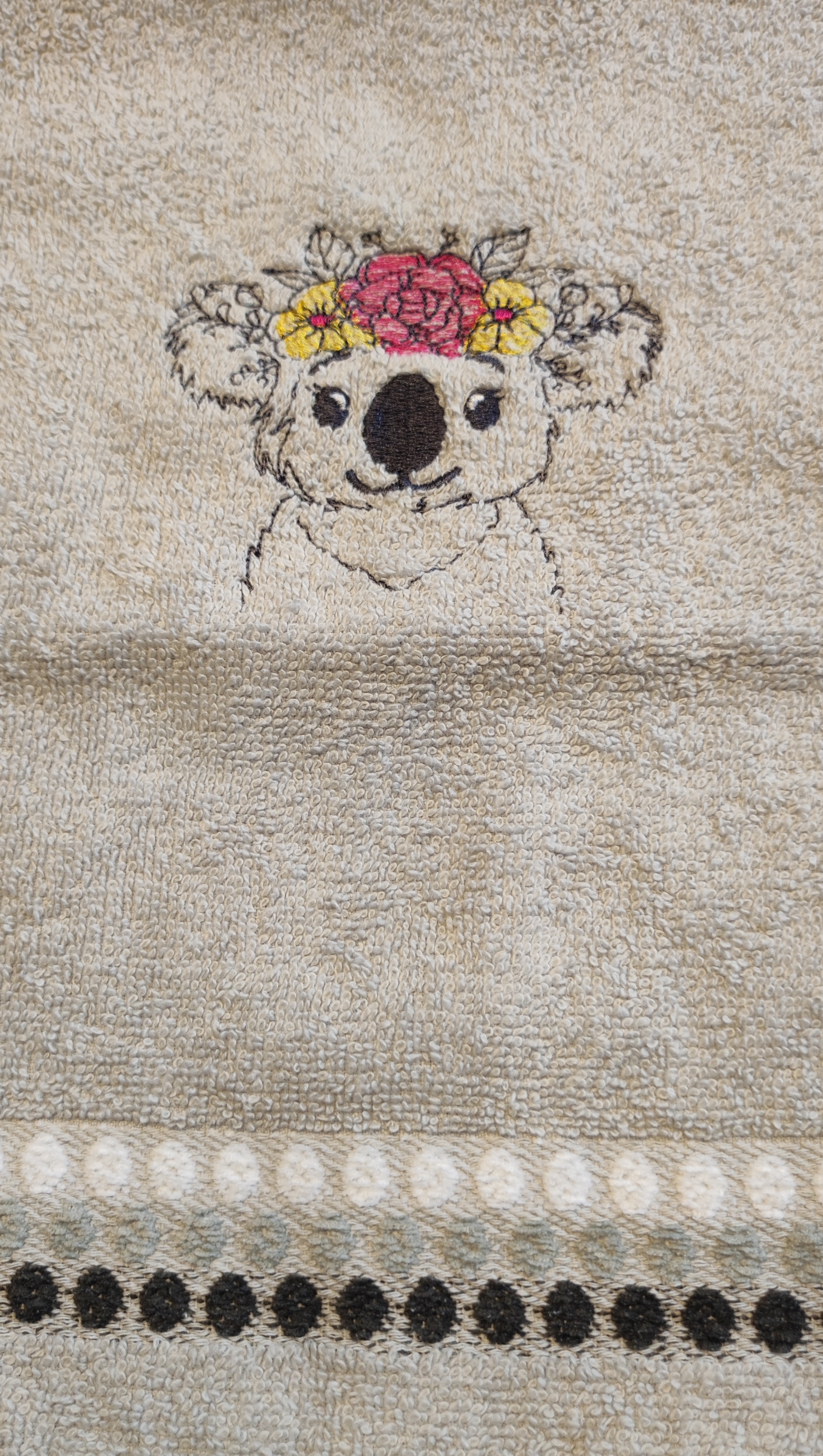 besticktes Gästehandtuch, Koalabär Kopf mit Blüten